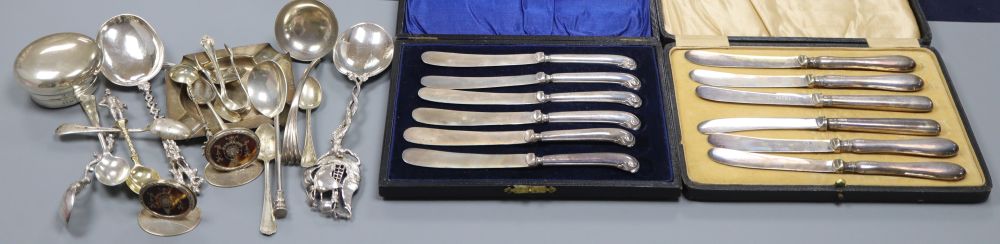 A silver ashtray, two silver and tortoiseshell menu holders and various spoons, 10.2oz. gross, four continental spoons and two cased se